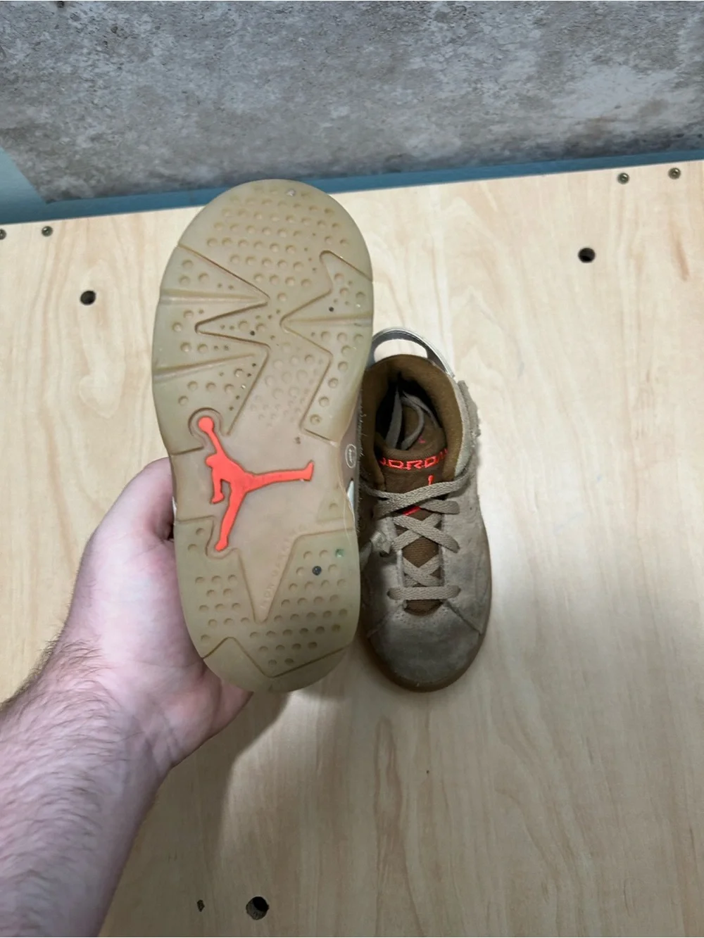 toddler-sized Air Jordan 6 Retro Travis Scott British Khaki sneakers size 9c